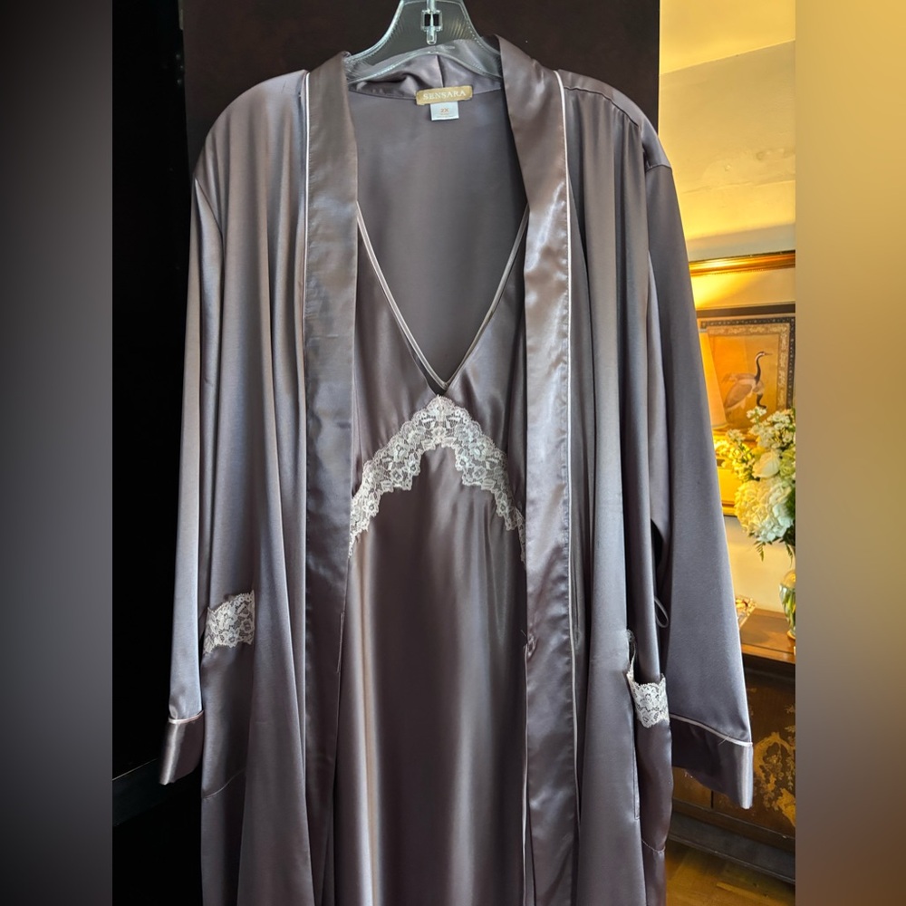 Sensara Size 2X Elegant Satin Lace Trim Robe and Nightgown Set - Floor length